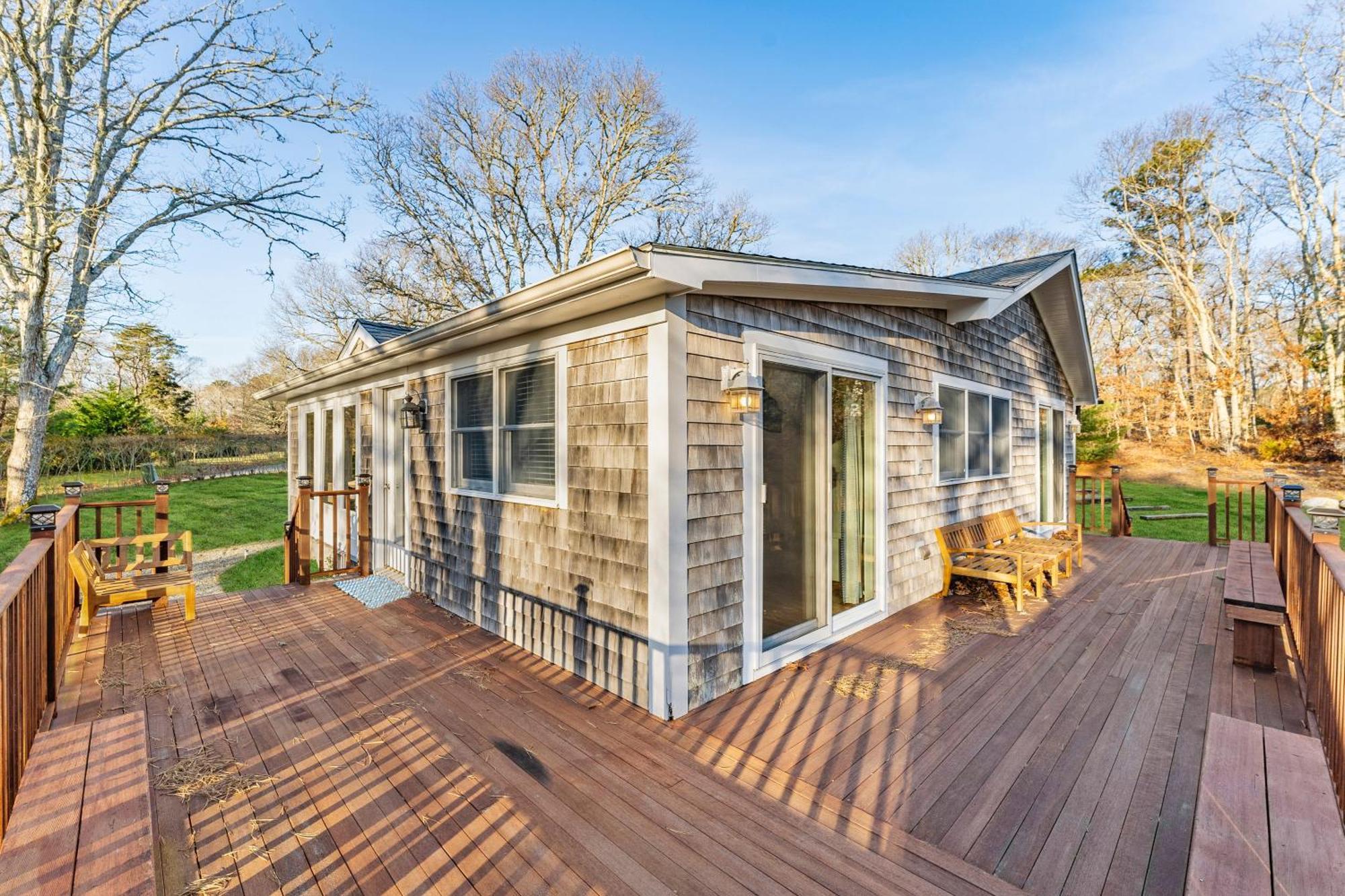 Fresh Pond Chateau Renovated Bright And Cozy Home Oak Bluffs Exterior photo