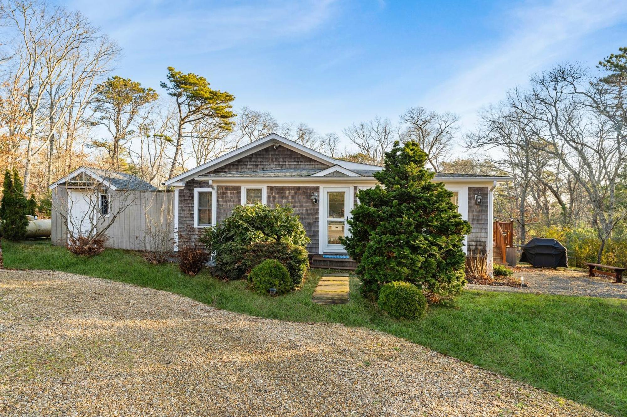 Fresh Pond Chateau Renovated Bright And Cozy Home Oak Bluffs Exterior photo