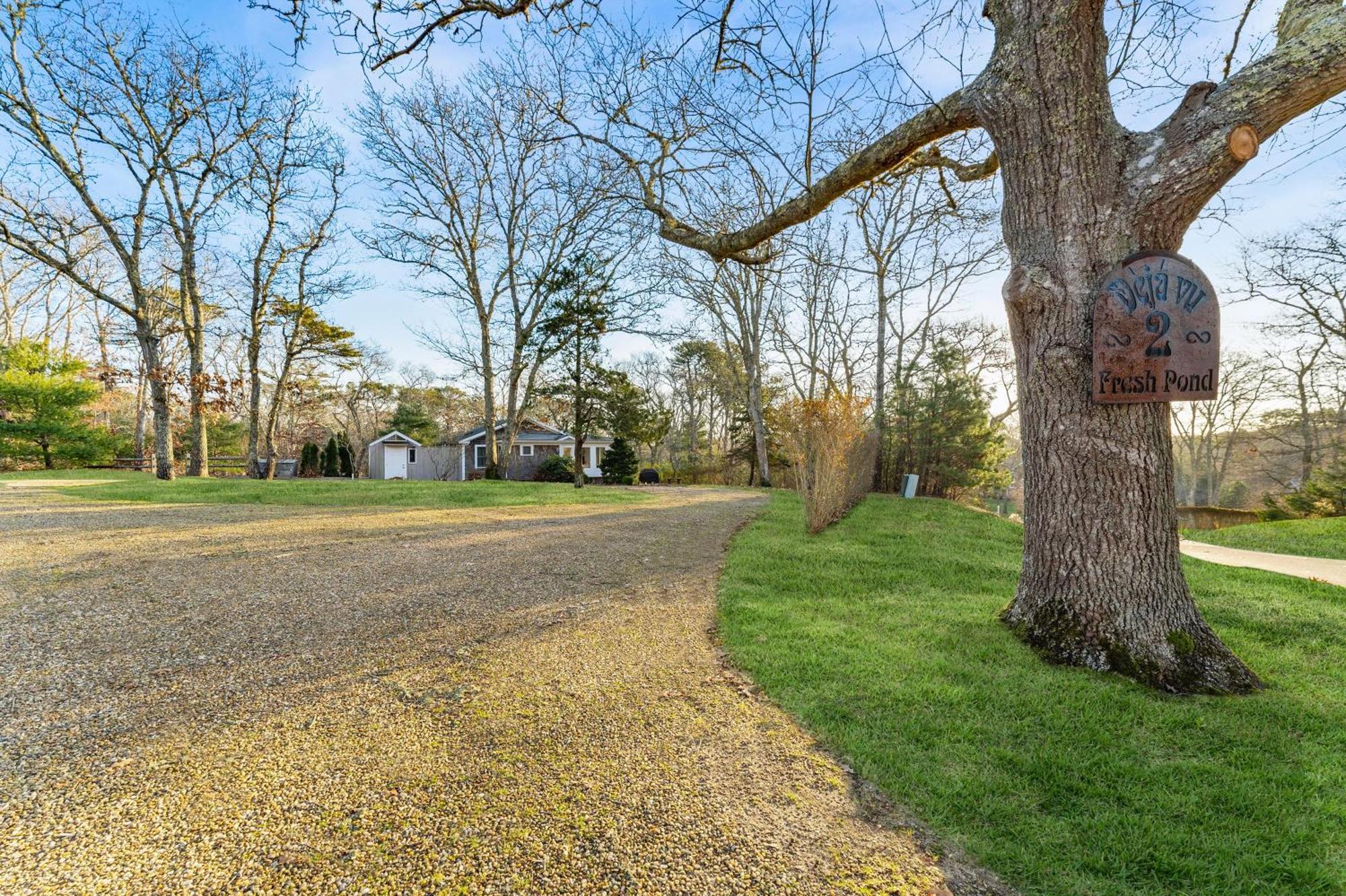 Fresh Pond Chateau Renovated Bright And Cozy Home Oak Bluffs Exterior photo