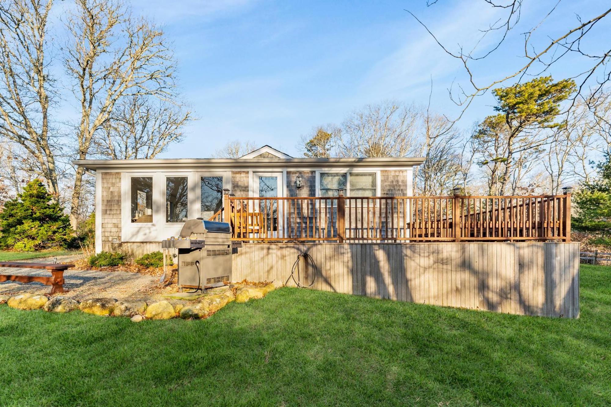 Fresh Pond Chateau Renovated Bright And Cozy Home Oak Bluffs Exterior photo