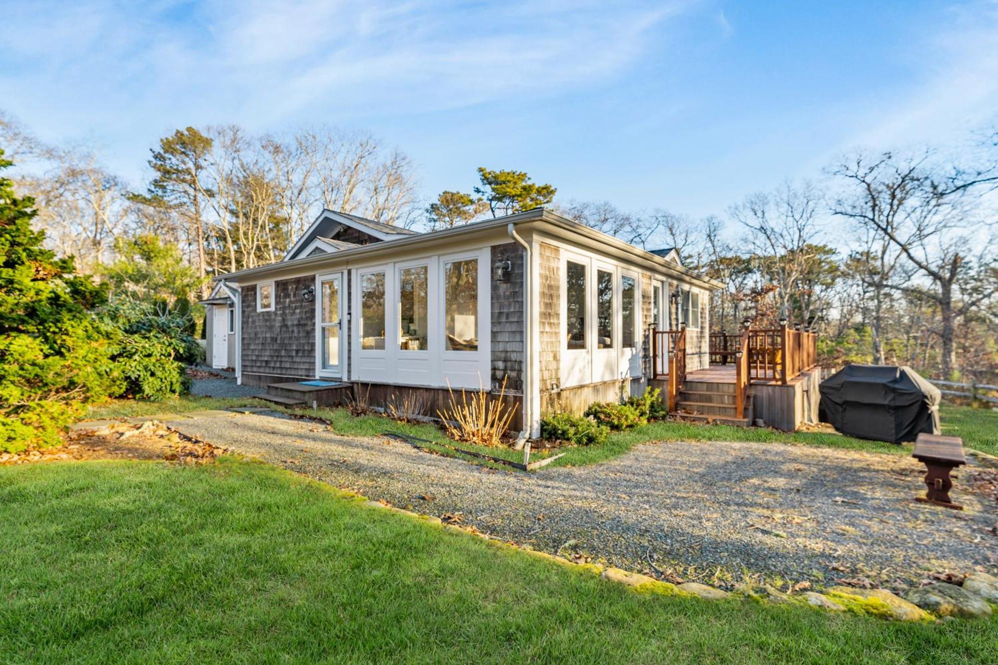 Fresh Pond Chateau Renovated Bright And Cozy Home Oak Bluffs Exterior photo